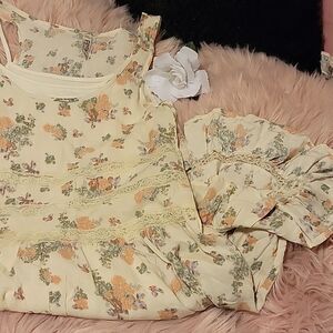 Mudd pastel flowers with cream background size XS NWT
